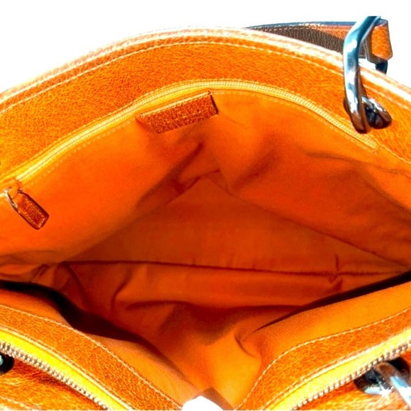 ๐Gucci Monogram Shoulder Bagโ Excellent Pre-Lovedโจ๐ - Picture 12 of 17